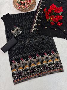 Super elegante y hermoso Salwar Kameez con Dupatta bordado para damas disponible a precios al por mayor de Indai - Product Image 5