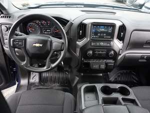 Chevrolet Silverado 1500 Work Truck Crew Cab LB 4WD Bleu Magnifique 2022 d'occasion, Conduite à Gauche, Boîte Automatique, Sièges en Tissu, Pack Valeur - Product Image 5