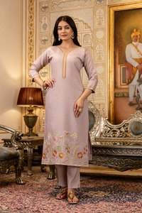 Ensemble traditionnel Choli Salwar avec Dupatta, Kurti en soie respirante et durable pour les fêtes, coupe ample pour les occasions spéciales - Product Image 5