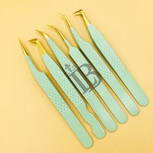 Nouvelles pinces à extensions de cils très demandées, à pointe dorée, avec logo Mink, pointe en fibre offerte et manche incurvé offert - Product Image 3