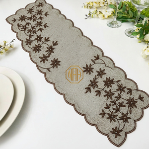 Chemin de table moderne perlé décoratif en coton brodé de motifs floraux bleus pour les mariages et les cadeaux - Product Image 4