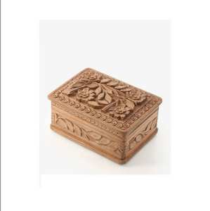 Boîte à bijoux en bois d'acacia sculpté pour cadeaux et outils, organisateur de souvenirs bohème fait à la main par des fabricants indiens - Product Image 2