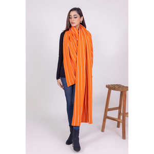 ผ้าคลุมไหล่ยาวลายทางสำหรับเด็กผู้หญิง ดีไซน์ลายแจ็คการ์ด ผลิตจากผ้าวูล โพลีเอสเตอร์ และแคชเมียร์  สามารถปรับแต่งโลโก้ได้ รุ่น WG-SH-W22-125B - Product Image 6