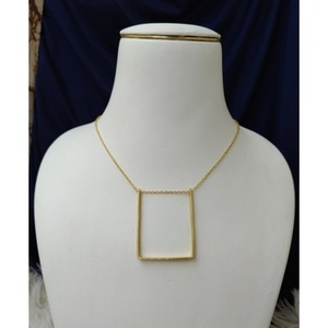 Collier statement géométrique en laiton fait main, plaqué or 18 carats, style vintage pour un look luxueux - Product Image 1