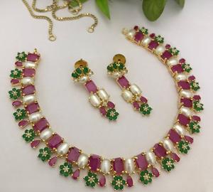 Ensemble de collier et de boucles d'oreilles en or plaqué de haute qualité avec des perles de CZ véritables pour un port moderne de mariage pour femmes - Product Image 1