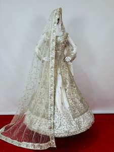 Costume Indo Western pakistanais en filet lourd et en soie de haute qualité pour femmes du fournisseur indien disponible au prix de gros - Product Image 3