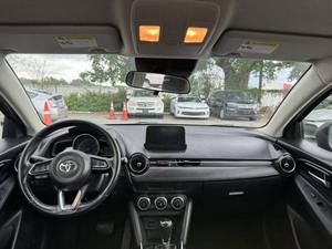 Usado cuidadosamente 2020 Toyota Y-aris XLE 4dr Sedan - Product Image 5