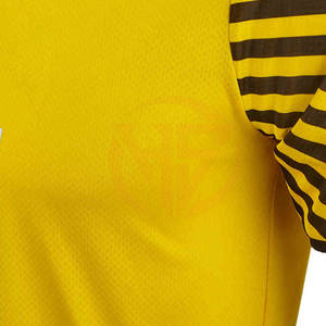 Camiseta de Fútbol con Diseño Único Personalizado, Material Transpirable de Alta Calidad, Hecha en Pakistán - Product Image 3