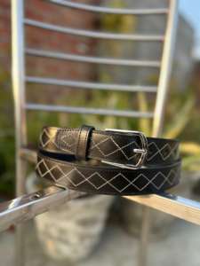 Elegante Cinturón de Cuero Vacuno con Acabado Elegante, Hebilla de Hierro Resistente, 3.5cm de Ancho, Personalizable para Uso en la Oficina y Casual - Product Image 3