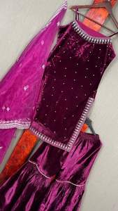 Belle broderie de créateur Velours Salwar Kameez Readymade Indien Violet Rouge 3 pc Velours Kurta Palazzo avec Dupatta Partywear - Product Image 5
