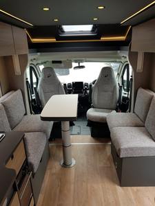 Autocaravana de Viaje Familiar de Lujo de un Solo Eje Usada, Modelo 2024, Marca De Thleffss, para 4-6 Pasajeros, Emisión Euro 6, Uso Doméstico - Product Image 2