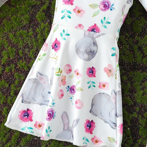 ชุดเสื้อผ้าสำหรับเด็กผู้หญิงชุดเสื้อยืดคอกลมพิมพ์ลายกระต่ายและดอกไม้ชุดเสื้อผ้าระบายอากาศได้สำหรับฤดูร้อน - Product Image 3