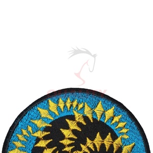 Insignes et patchs brodés élégants sur mesure Service OEM ODM insignes de broderie complets de logo personnalisé faits à la main - Product Image 4