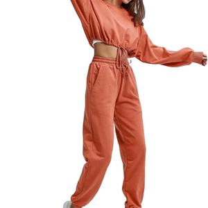 Sweat court rouge vin et survêtement jogger ensemble 2 pièces femmes co-ord tenue de salon à manches longues avec pantalon - Product Image 3