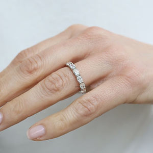 1,5 TC East West Wedding Band en oro blanco sólido de 14K Anillo apilable de eternidad de tres cuartos Joyería nupcial a juego en tendencia - Product Image 4