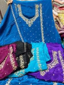 Costumes indiens de créateur modernes non cousus brodés à la main pour femmes pour les fêtes de style traditionnel - Product Image 2