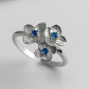 Anillo delicado de tres flores de tanzanita etérea, piedras azules violetas brillantes, diseño Floral elegante, joyería perfecta para uso diario - Product Image 3