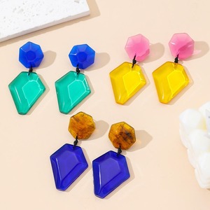 Boucles d'oreilles en résine écologique avec fleurs pressées et feuille d'or - Thème Amour, Design Fée & Ange, Cadeau de Saint-Valentin pour Elle - Product Image 1