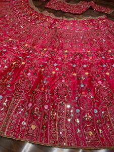 Magnifique collection de lehenga choli en fausse fourrure sans plis pour les fêtes d'été et d'hiver avec impression à la main - Product Image 6