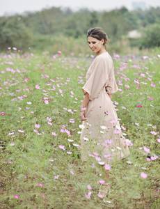 ชุดเดรสยาวสไตล์อินเดียชุดเดรสลำลองสีทึบออกแบบได้ตามที่ต้องการดีไซน์เนอร์ทำด้วยมือ - Product Image 2