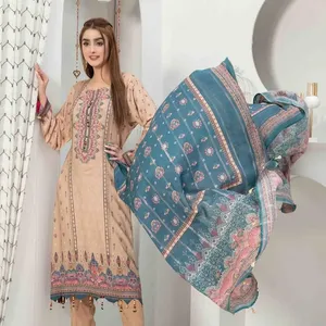 Nouvelle mode 2023, salwar kameez pakistanais de haute qualité pour femmes, 3 pièces, en tissu lawn, broderie lourde, vente en gros, ODM, groupe AMK, AMK-104 - Product Image 6