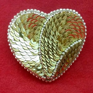 Broche de Flores Bordado a Mano de Lujo con Cuentas Amarillas y Detalles Dorados, Ecológico, Elegante para Bodas - Product Image 1