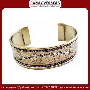 Bracelet jonc ajustable gravé Om, bracelet en laiton artisanal pour femmes et hommes, cadeau - Product Image 4