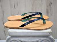 Sandalias de cuero genuino hechas a mano para mujer, en negro y marrón, con estampado digital, diseño plano moderno, por MS Handicraft