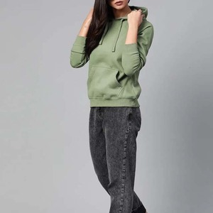 Sweat à capuche streetwear pour homme en molleton de coton premium, manches longues, imperméable, écologique, respirant, avec poche brodée, idéal pour l'été - Product Image 4