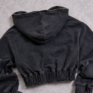 Survêtements d'hiver grande taille, style déchiré et délavé à l'acide, comprenant un sweat à capuche court et ample et un pantalon de jogging, vente en gros - Product Image 4