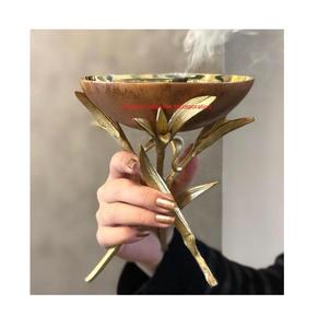 Brûleur d'encens floral en laiton fabriqué à la main de luxe avec bol en bois Brûleur Bakhoor Brûleur de Oud pour la décoration intérieure et l'aromathérapie - Product Image 1