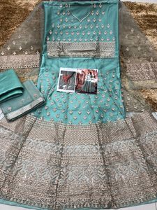 Robe Sanjana Anarkali flatteuse avec une taille ceinturée pour une silhouette sophistiquée pour la vente à l'exportation - Product Image 4