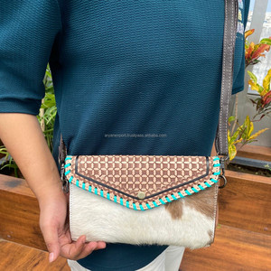 Portefeuille à bandoulière en cuir repoussé à la main pour femmes Western Hair On Cowhide Floral Card Holder Clutch pour téléphone portable pour le voyage - Product Image 2