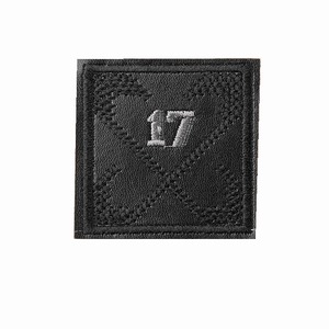 Patch brodé en cuir de buffle noir de forme ronde, lettre personnalisée de designer, à coudre, patchs entièrement brodés pour vêtements - Product Image 1