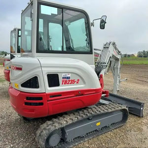 Excavadora Compacta (Mini) Takeuchi TB235-2 con Cabina, Orugas de Goma, Cuchilla Angular, Cucharón de 24 Pulgadas en Venta - Product Image 2