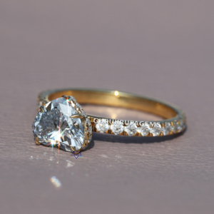 Collection unique de bijoux pour femmes en or jaune 14 carats en forme de cœur avec bague en diamant à sertir Halo Clarté VVS - Product Image 2