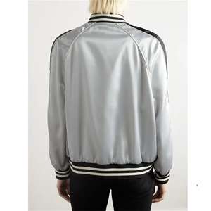 Blouson de baseball pour hommes personnalisé veste universitaire en satin avec doublure matelassée logo brodé col montant en toile pour l'hiver - Product Image 3