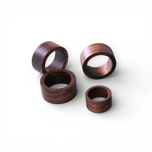 Elegante Juego de Anillos para Servilletas de Madera Oscura Sólida con Forma Cilíndrica Lisa para una Presentación Moderna en la Mesa de Comedor - Product Image 1