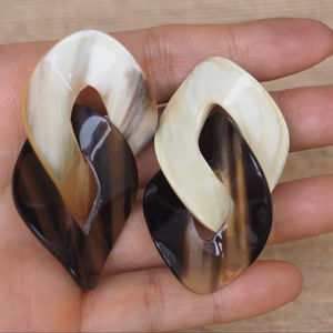 Pendientes de Cuerno de Búfalo para Niñas, Pendientes de Mujer, Joyería de Cuerno, Cuerno Natural para Mujer, Alta Calidad - Product Image 1