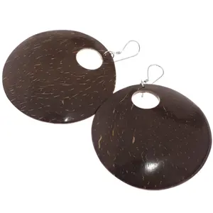 Pendientes de concha de coco de doble disco, Pendientes colgantes marrones naturales ecológicos hechos a mano, joyería sostenible ligera para mujer - Product Image 6