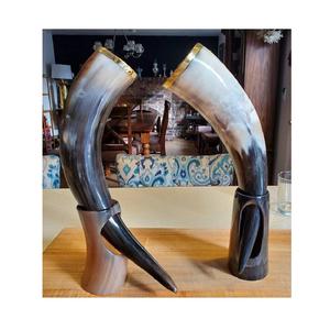 Viking corne à boire guerrier traditionnel récipient à boire médiéval rustique hydromel chope à la main sculpté gobelet ancienne corne - Product Image 1