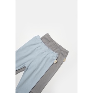 Pantaloni e pantaloncini da bambino in confezione 2 - Product Image 2