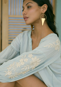 100% coton brodé Boho Blouse dentelle décoration manches longues ballon smocké poignets fendu col en V coupe ample pour la saison de printemps - Product Image 4