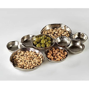 Plat en grappe plaqué or 9 bols pour hôtels et restaurants Bol de service Fruits secs Snacks Plat et bols en métal - Product Image 2