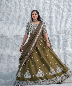 Bordado de adultos de moda Nuevo exclusivo Alto en demanda Diseño moderno Impreso digital Lehenga Choli Dupatta Set - Product Image 3