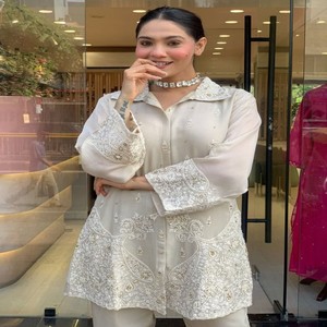 Conjunto de Cordón Bordado en Seda Chanderi Premium VASTRA COTTAGE con Forro de Algodón, Conjunto Étnico de Diseño para Mujer, Ropa Festiva - Product Image 2