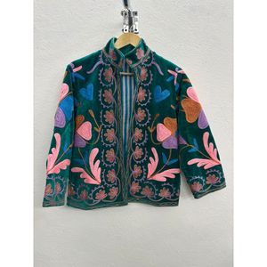 Veste matelassée chic pour femme avec broderie Suzani, légère et professionnelle, col mandarin élégant, tissée pour le printemps - Product Image 4