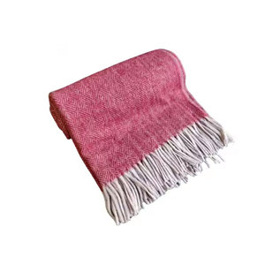 ผ้าห่มขนสัตว์ก้างปลาเพชรสีแดงดีไซน์คลาสสิกเบอร์รี่ - Product Image 2