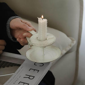 Candelabro de metal para decoración del hogar, portavelas premium, perfecto para realzar la iluminación cálida durante las celebraciones - Product Image 1