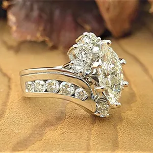 Bague de fiançailles élégante en argent 925 avec diamant moissanite marquise de 6 carats - Product Image 4